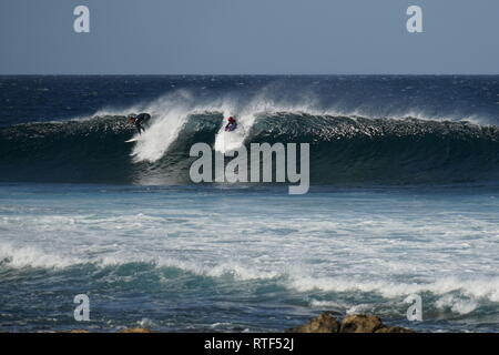 Surfer sur la Santa, Lanzarote, Kanarische Inseln Banque D'Images