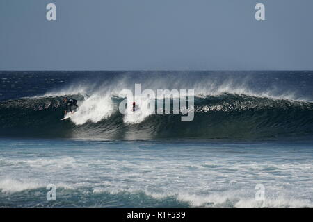 Surfer sur la Santa, Lanzarote, Kanarische Inseln Banque D'Images