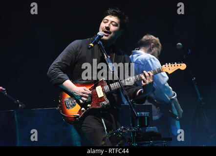 Musicien Marcus Mumford est montré sur scène pendant un concert 'live' apparence avec Mumford & Sons. Banque D'Images