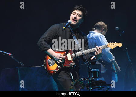 Musicien Marcus Mumford est montré sur scène pendant un concert 'live' apparence avec Mumford & Sons. Banque D'Images