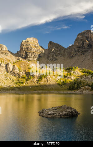 Voir la soirée d'Allos Lake dans les alpes Banque D'Images
