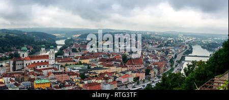 La vieille ville historique de Passau situé entre le Danube et la rivière Inn, Allemagne, est une destination de croisière populaire en Europe centrale Banque D'Images