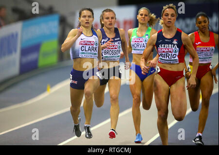 Great Britain's Zoey Clark (à gauche) participe à la Women's 400m 1 au cours de la première journée de l'Indoor d'athlétisme à l'Emirates Arena, Glasgow. Banque D'Images