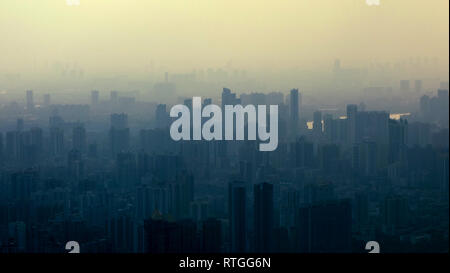 La Chine, Guangzhou Canton forme Skyline Tower Banque D'Images