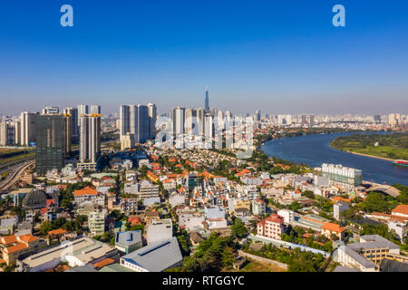 Vue de dessus de l'antenne centre district 2 vue depuis le pont Rach Chiec, Ho Chi Minh City, Vietnam. Développement avec les bâtiments, le transport Banque D'Images