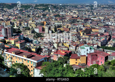 Paysage urbain à partir de la colline de Vomero, Naples, Campanie, Italie Banque D'Images