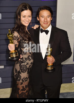 Los Angeles, CA - le 25 février : Les producteurs de 'gratuitement', Elizabeth Chai Vasarhelyi et Jimmy Chin assister à la 2019 Vanity Fair Oscar Party hosted by Banque D'Images