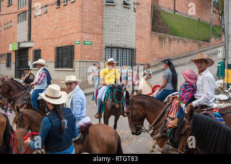 Donmatias, Antioquia, Colombie : Cabalgata. Banque D'Images