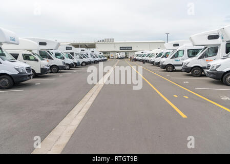 Camping-car et camping-cars garés dans un dépôt de voitures à Christchurch en Nouvelle-Zélande Banque D'Images