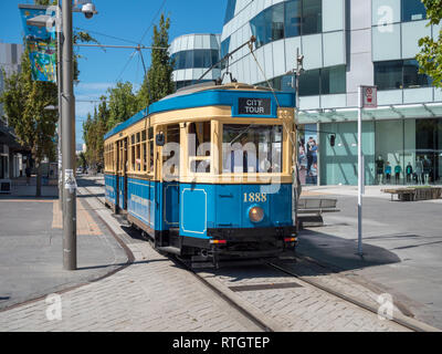 Un patrimoine bleu et crème sur le tramway le tramway de Christchurch en Nouvelle-Zélande, offrant une visite de la ville Banque D'Images