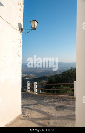 Les rues de Mairena, un petit village situé en haut d'une colline dans la région d'Alpujarras, en Andalousie, en Espagne Banque D'Images