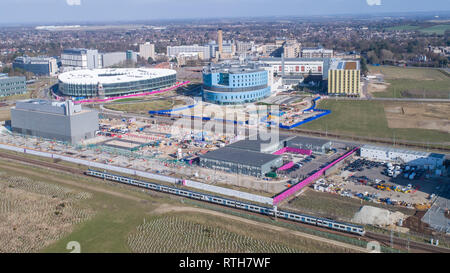 Stock photo aérienne de la Cambridge Università campus qui comprend l'hôpital Addenbrooke et l'hôpital Papworth Royal à Cambridge, Cambridgeshire, Royaume-Uni. Banque D'Images