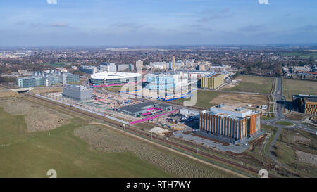 Stock photo aérienne de la Cambridge Università campus qui comprend l'hôpital Addenbrooke et l'hôpital Papworth Royal à Cambridge, Cambridgeshire, Royaume-Uni. Banque D'Images