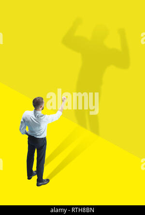 L'art moderne contemporain collage sur businessman et son ombre. L'entreprise, succès, réussite, progrès, les concepts de carrière. L'art moderne contemporain collage. Potentiel humain concept Banque D'Images