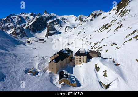 L'hospice du Grand Saint Bernard col en hiver, vue aérienne, Bourg-St-Pierre, Valais, Suisse Banque D'Images