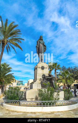 Malte, Floriana : La statue de bronze de Cristo Re ou de Christ Roi commémorant le Congrès Eucharistique International qui s'est tenue à Malte en 1913. Banque D'Images