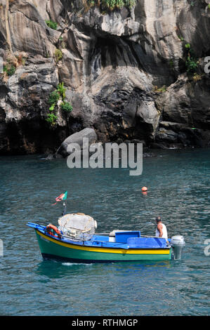 Autour de Madère - Entrée en port de Camara de Lobos Banque D'Images