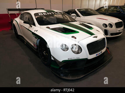 Trois-quart vue frontale d'un 2017 Bentley Continental GT3, à l'affiche dans l'enclos de la London 2019 Classic Car Show Banque D'Images