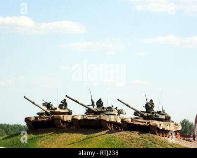 Koubinka, Russie - 12 juin 2011 : Musée des blindés à ciel ouvert et sous cabanes à Koubinka près de Moscou. Banque D'Images