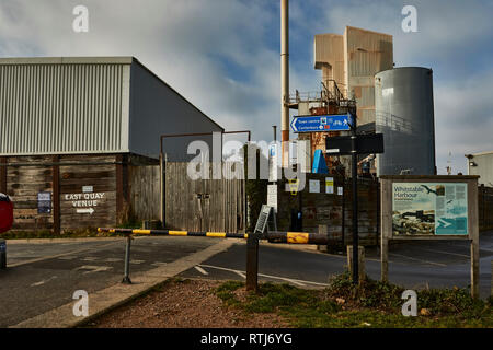 Paysage avec des agrégats de Whitstable Brett en usine, Kent, Angleterre, Royaume-Uni, Europe Banque D'Images