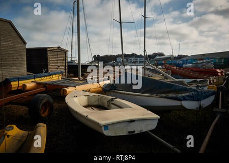 Bateaux dans la zone portuaire de Whitstable Kent, Angleterre, Royaume-Uni, Europe Banque D'Images