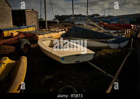 Bateaux dans la zone portuaire de Whitstable Kent, Angleterre, Royaume-Uni, Europe Banque D'Images