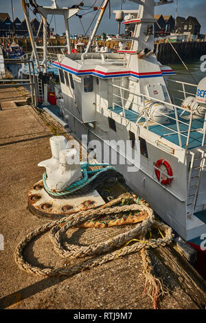 Bateaux dans la zone portuaire de Whitstable Kent, Angleterre, Royaume-Uni, Europe Banque D'Images
