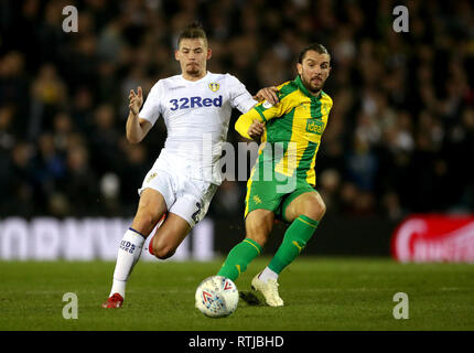 Le Leeds United Kalvin Phillips (à gauche) et West Bromwich Albion's Jay Rodriguez (à droite) bataille pour la balle durant le match de championnat Sky Bet à Elland Road, Leeds. Banque D'Images