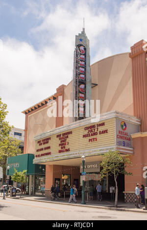 Journée ensoleillée sur la jetée de Santa Cruz, en Californie, au large de la côte californienne. Banque D'Images