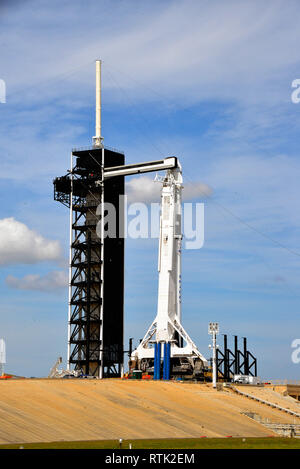 La NASA au Centre spatial Kennedy, en Floride. USA. Le 1 mars 2019. L'équipage SpaceX Dragon spacecraft lancera sur une fusée Falcon 9 à partir de l'historique complexe de lancement 39A l'engin avec un mannequin nommé astronaute Ripley. Environ 10 minutes après le lancement, l'équipage Dragon va atteindre son orbite préliminaire. Il est programmé pour dock pour gare Dimanche 3 Mars à 18 h HNE. L'équipage spatial Dragon va transporter environ 400 livres de fournitures et d'équipements de l'équipage de la station spatiale et de retour de certains échantillons de recherche critiques à la masse. Crédit photo Julian Poireau / Alamy Live News Banque D'Images
