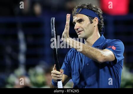 Dubaï, Émirats arabes unis. 1er mars 2019. La Suisse de Roger Federer célèbre après avoir remporté au cours de la demi-finale des célibataires entre Roger Federer de Suisse et Borna Coric de Croatie à l'ATP Dubai Duty Free Tennis Championships 2019 à Dubaï, Émirats arabes unis, le 1 mars 2019. Roger Federer a gagné 2-0 pour passer à l'étape finale. Credit : Mahmoud Khaled/Xinhua/Alamy Live News Banque D'Images