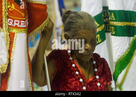 Rio de Janeiro, Brésil. 06Th Mar, 2019. Les préparatifs du carnaval pour le début de la parade du Carnaval 2019 dans le Sambódromo, centre-ville de Rio de Janeiro. Vieille garde samba effectue une parade expérimentale sur l'Avenue Samba. Credit : Ellan Lustosa/Alamy Live News Banque D'Images