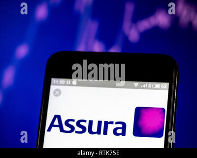 Kiev, Ukraine. 28 Février, 2019. Assura le logo affiché sur l'automate vu un téléphone intelligent. Crédit : Igor Golovniov SOPA/Images/ZUMA/Alamy Fil Live News Banque D'Images