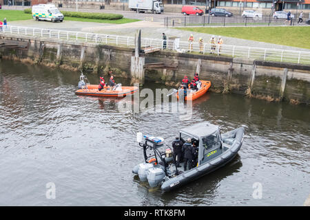 Glasgow, Ecosse, Royaume-Uni. 2e Mar, 2019. Policiers, pompiers, ambulanciers et des garde-côtes a appelé à une fausse alerte sur la rivière Clyde. L'Ecosse de la police ont été appelés à Stockwell Street, près de la Clutha Bar, autour de 10.55am samedi, après que des préoccupations ont été soulevées pour un homme dans l'eau. Credit : Skully/Alamy Live News Banque D'Images