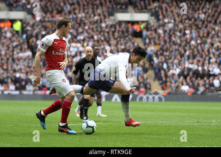 Londres, Royaume-Uni. 09Th Mar, 2019.Son Heung-Min de Tottenham Hotspur sous la pression de Nacho Monreal d'Arsenal au cours de la Premier League match entre Arsenal et Tottenham Hotspur au stade de Wembley le 2 mars 2019 à Londres, en Angleterre. (Photo par Mick Kearns/phcimages.com) Banque D'Images