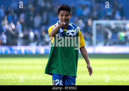 Barcelone, Espagne. 2e Mar, 2019. RCD Espanyol's Wu Lei (1re L) réagit après un match de championnat espagnol entre l'Espanyol et de Valladolid en Espagne, à Barcelone, le 2 mars 2019. L'Espanyol a gagné 3-1. Credit : Joan Gosa/Xinhua/Alamy Live News Banque D'Images