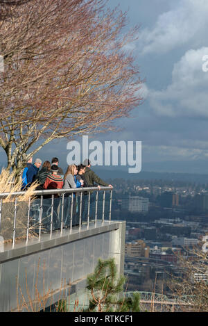 Affichage de Portland (Oregon) à partir d'un balcon à l'Oregon Health Sciences University Kohler Pavilion. Banque D'Images