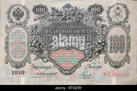 100 roubles Gouvernement Bank note de la question de l'empire russe 1910 affichée dans le Ghetto Juif salle du musée de l'ensemble du château de Mir site du patrimoine mondial de l'UNESCO dans la ville de Mir, dans le district de Karelicy la voblast de Hrodna, en Biélorussie Banque D'Images