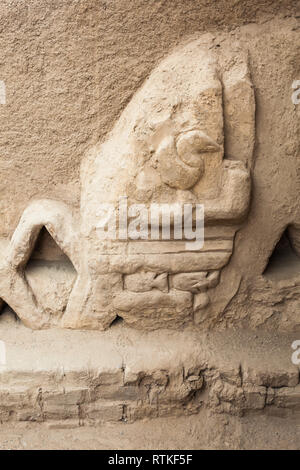 Ruines de Chan Chan, murs magnifiquement sculpté, peut-être la plus grande Ville précolombienne d'Amérique du Sud. C'était la capitale de la ville Chimú. Peut-être e Banque D'Images