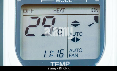 La température de chauffage air con descendant comme vu sur l'écran de 30 à 16 degrés Banque D'Images