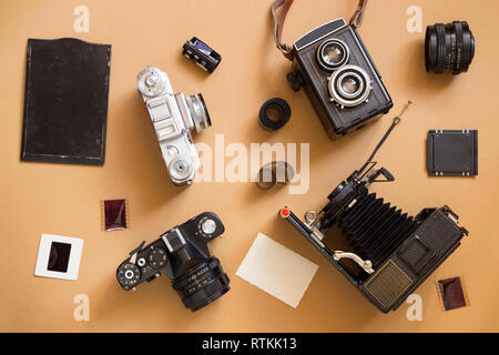 L'ensemble d'appareils anciens et équipement de photographie Banque D'Images