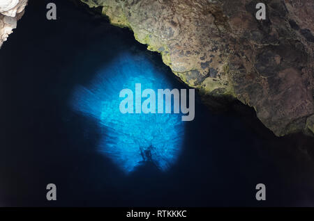 L'Œil bleu grotte près de Buracona bay dans l'île de Sal Banque D'Images
