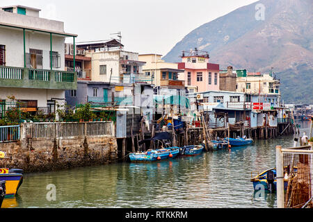 Le village de Tai O a été sur Lantau depuis au moins le 16ème siècle et est aujourd'hui à la fois un village de pêcheurs et une attraction touristique. Banque D'Images