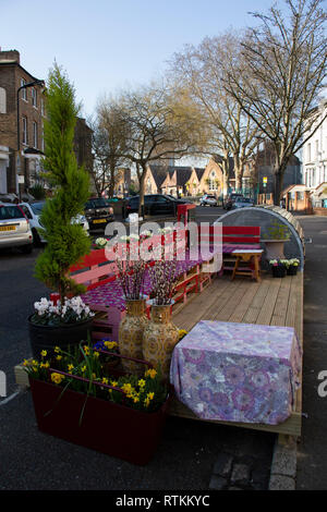 Colvestone Parklet, Dalston, Hackney, Londres. L'espace communautaire. Banque D'Images