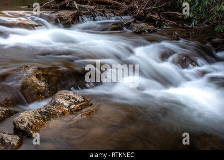 Une longue exposition dans l'eau à une solution pacifique et la fermeture de sentier de randonnée dans la Géorgie du nord Banque D'Images