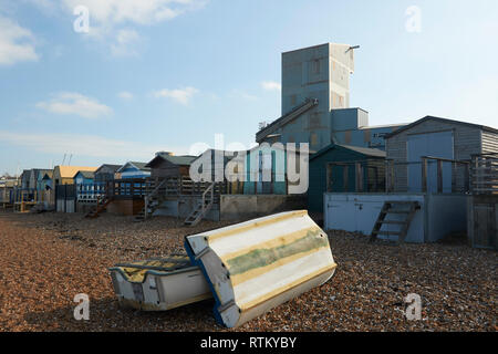 Les agrégats de Brett dans le paysage de l'usine de Whitstable sur la côte du Kent, Angleterre, Royaume-Uni, Europe Banque D'Images