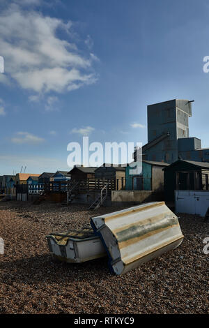 Les agrégats de Brett dans le paysage de l'usine de Whitstable sur la côte du Kent, Angleterre, Royaume-Uni, Europe Banque D'Images