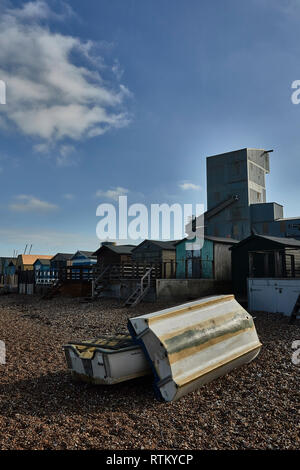 Les agrégats de Brett dans le paysage de l'usine de Whitstable sur la côte du Kent, Angleterre, Royaume-Uni, Europe Banque D'Images