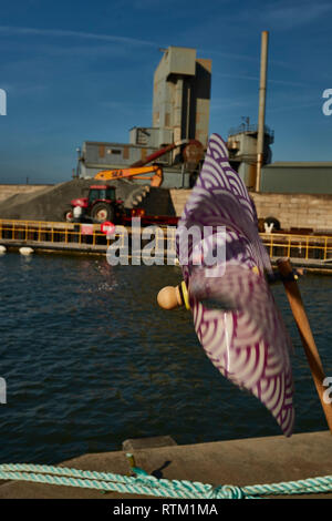 Les agrégats de Brett dans le paysage de l'usine de Whitstable sur la côte du Kent, Angleterre, Royaume-Uni, Europe Banque D'Images