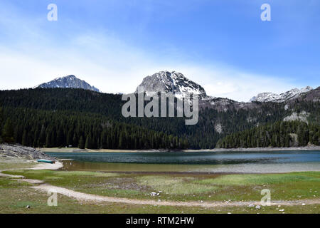 Crno jezero (Lac Noir) et pic Meded - Parc national de Durmitor. Zabljak, au Monténégro. Banque D'Images